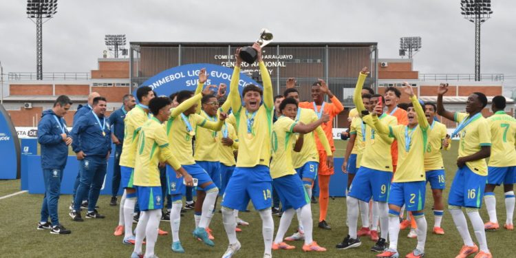 São Paulo F.C. – Miranda é campeão com o Brasil da 1ª edição da Liga Evolução Sub-15 São Paulo F.C. – Miranda é campeão com o Brasil da 1ª edição da Liga Evolução Sub-15