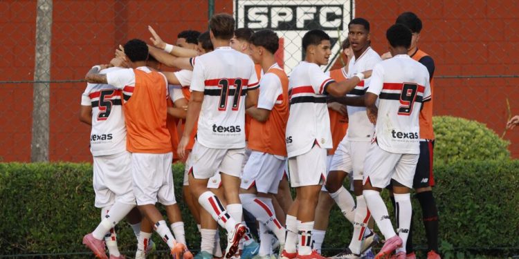 São Paulo F.C. – De virada, São Paulo vence Guarani pelo jogo de ida da semifinal do Paulista