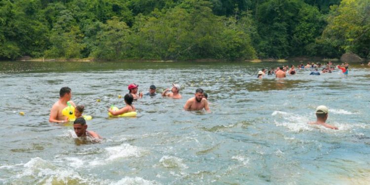 Governo de RO reforça os cuidados para evitar afogamentos em rios, lagos e balneários Governo de RO reforça os cuidados para evitar afogamentos em rios, lagos e balneários