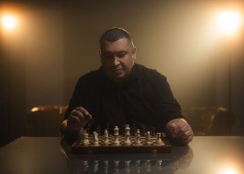Documentário de Marcelo Calone revela o lado humano de grandes nomes do entretenimento e da ciência