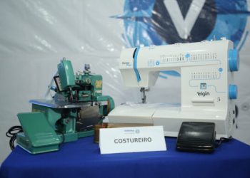 Entrega de kits profissionais do Programa Vencer marca nova etapa para alunos de Jaru