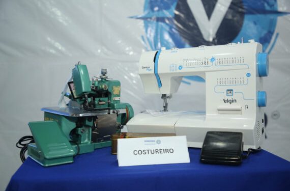 Entrega de kits profissionais do Programa Vencer marca nova etapa para alunos de Jaru
