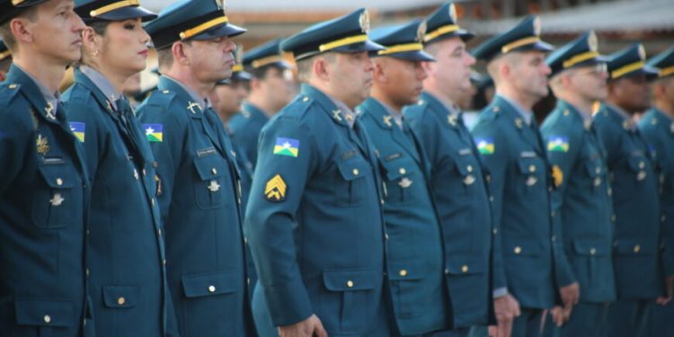 Governo de RO destaca valorização da Polícia Militar durante formatura de novos sargentos em Ji-Paraná Governo de RO destaca valorização da Polícia Militar durante formatura de novos sargentos em Ji-Paraná