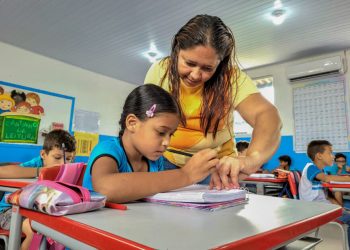 Dia dos Professores:  Histórias de dedicação e amor pela educação