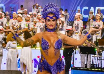 Energia e carnaval: Musa Isis Camargo arrasa na gravação do videoclipe do samba ‘Anti-Herói Brasil’