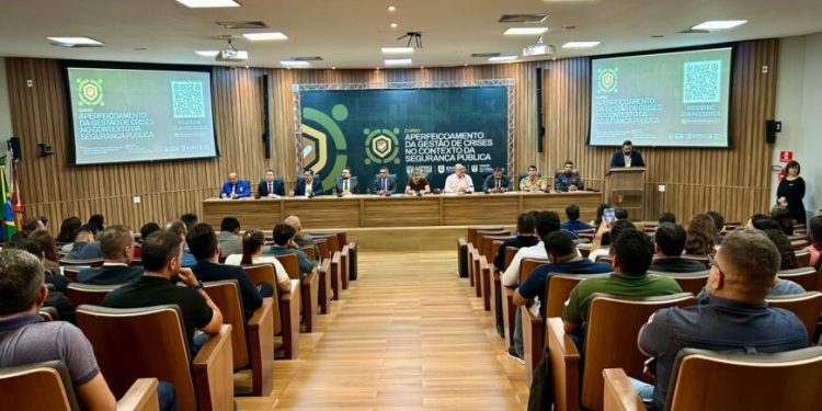 Governo de RO integra curso de aperfeiçoamento em Gestão de Crises voltado à segurança pública em Porto Velho Governo de RO integra curso de aperfeiçoamento em Gestão de Crises voltado à segurança pública em Porto Velho