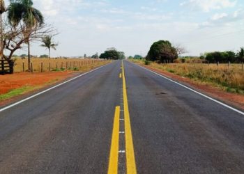 Trecho que interliga Cerejeiras a Corumbiara recebe do governo de RO 22 km de sinalização e microrrevestimento