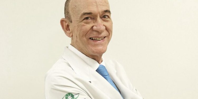 Dr. Reinaldo Resende: Quatro Décadas de Dedicação à Visão e à Vida das Pessoas Dr. Reinaldo Resende: Quatro Décadas de Dedicação à Visão e à Vida das Pessoas