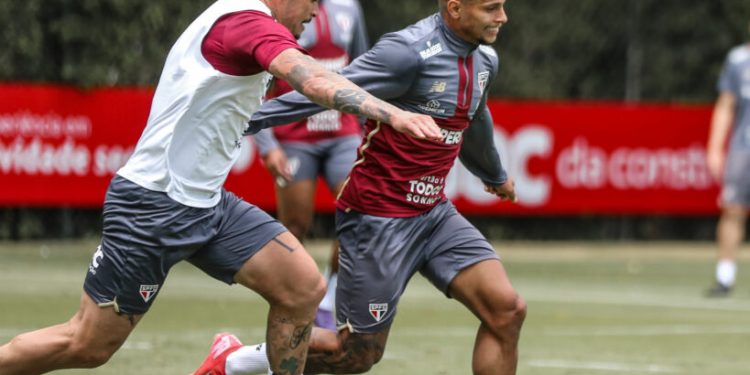 São Paulo F.C. – Elenco se reapresenta no SuperCT e inicia trabalhos de olho no Bahia São Paulo F.C. – Elenco se reapresenta no SuperCT e inicia trabalhos de olho no Bahia