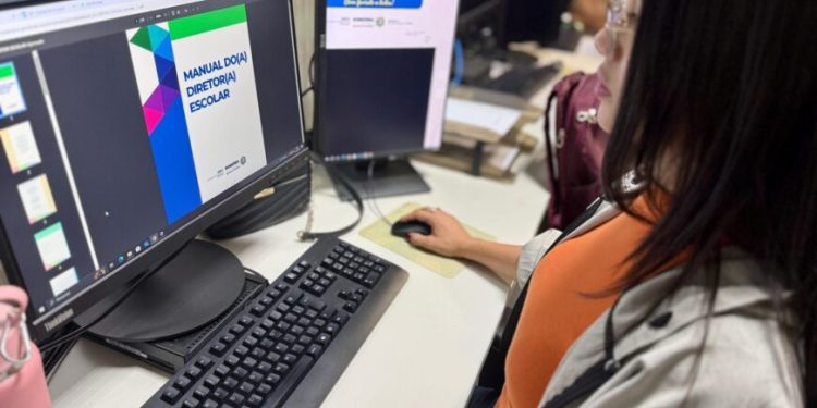 Governo de Rondônia apresenta Manual do Diretor Escolar para fortalecer a gestão nas unidades de ensino Governo de Rondônia apresenta Manual do Diretor Escolar para fortalecer a gestão nas unidades de ensino