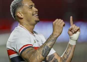 São Paulo F.C. – Luciano celebra feito após marcar gol 100 com a camisa do São Paulo São Paulo F.C. – Luciano celebra feito após marcar gol 100 com a camisa do São Paulo