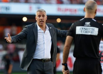 São Paulo F.C. – Crespo critica arbitragem: “nunca vi algo tão escandaloso”