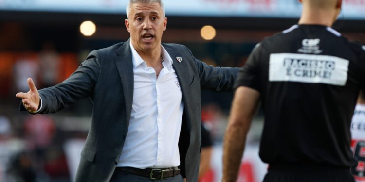 São Paulo F.C. – Crespo critica arbitragem: “nunca vi algo tão escandaloso”