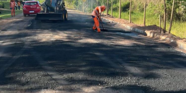Rodovia-489 recebe manutenção do governo de RO e garante mais trafegabilidade e segurança aos motoristas Rodovia-489 recebe manutenção do governo de RO e garante mais trafegabilidade e segurança aos motoristas
