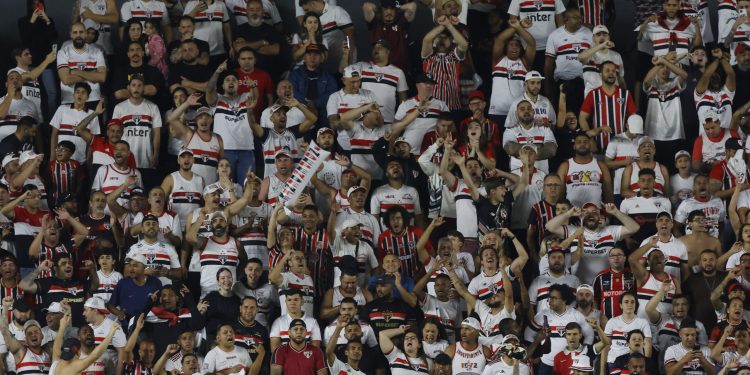 São Paulo F.C. – Tricolor enfrenta o Juventude na Vila Belmiro São Paulo F.C. – Tricolor enfrenta o Juventude na Vila Belmiro
