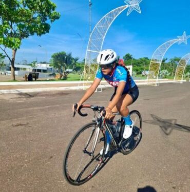 Estudante de Guajará-Mirim, é tricampeã de ciclismo nos Jogos Escolares de Rondônia Estudante de Guajará-Mirim, é tricampeã de ciclismo nos Jogos Escolares de Rondônia