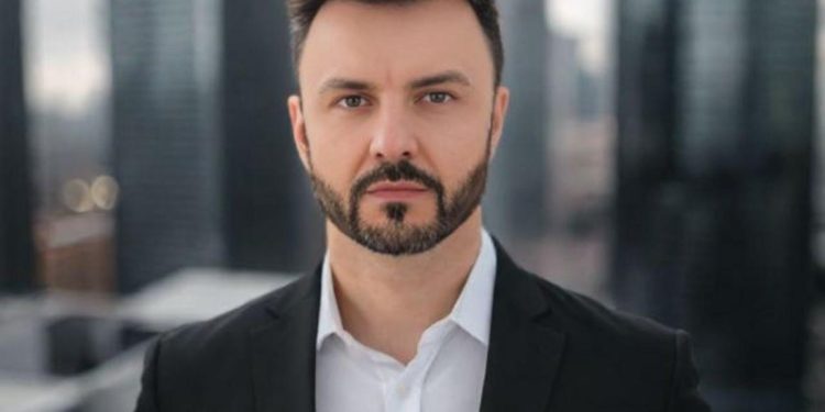Douglas Gaichi, conhecido como o guru dos famosos, é coach e mentor em inteligência Douglas Gaichi, conhecido como o guru dos famosos, é coach e mentor em inteligência