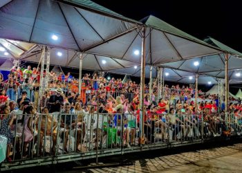 Flor do Campo e Malhadinho encantam público em Guajará-Mirim, durante Festival Duelo na Fronteira