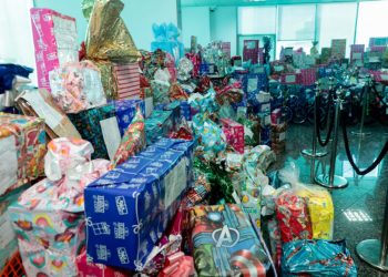 Governo de RO atende cartinhas de alunos com pedidos de presente ao “Papai Noel dos Correios”