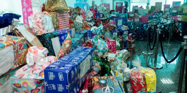 Governo de RO atende cartinhas de alunos com pedidos de presente ao “Papai Noel dos Correios” Governo de RO atende cartinhas de alunos com pedidos de presente ao “Papai Noel dos Correios”