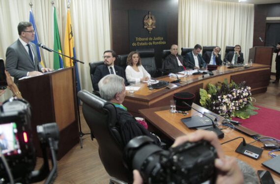Cerimônia marca a transmissão de comando do governo de RO ao presidente do TJRO