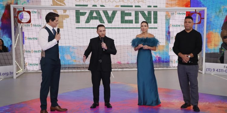 Presidente do Grupo Faveni, Leandro Xavier surpreende no Teleton com doação milionária à AACD Presidente do Grupo Faveni, Leandro Xavier surpreende no Teleton com doação milionária à AACD