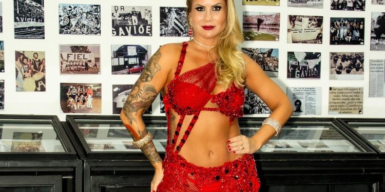 Musa Fitness Isis Camargo da Acadêmicos do Tucuruvi brilha em ensaio turbinado da Gaviões da Fiel Musa Fitness Isis Camargo da Acadêmicos do Tucuruvi brilha em ensaio turbinado da Gaviões da Fiel