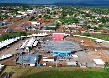 Bumbódromo pronto para o espetáculo Duelo na Fronteira que movimenta a Pérola do Mamoré