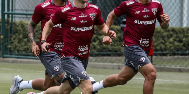 São Paulo F.C. – Elenco se reapresenta e dá inicio aos trabalhos para duelo com o Internacional São Paulo F.C. – Elenco se reapresenta e dá inicio aos trabalhos para duelo com o Internacional