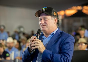 Pedro Fernandes comemora publicação da licitação para projeto de pavimentação de Cujubim a Machadinho D’Oeste