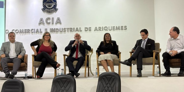 Pedro Fernandes articula palestra sobre a reforma tributária para empresários de Ariquemes