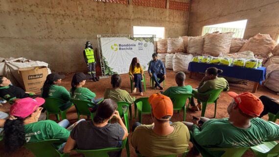 Entrega de kits dos programas Vencer, Mamãe Cheguei e a catadores reforça atuação do governo de RO na área social Entrega de kits dos programas Vencer, Mamãe Cheguei e a catadores reforça atuação do governo de RO na área social