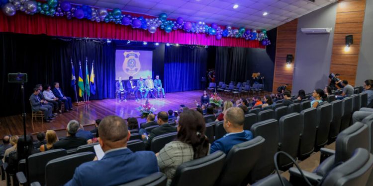 Governo de RO celebra Dia do Perito Criminal com entrega da Medalha Cícero de Souza Governo de RO celebra Dia do Perito Criminal com entrega da Medalha Cícero de Souza