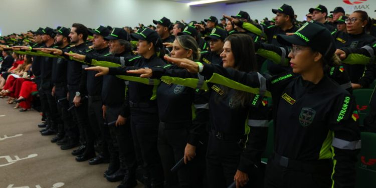 Cerca de 500 agentes especialistas são formados para reforçar fiscalização e educação no trânsito