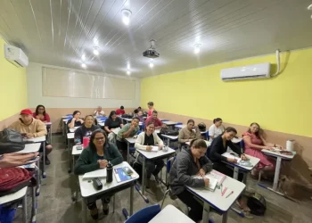 Matrículas na modalidade Educação de Jovens e Adultos estão disponíveis até dia 28 de fevereiro
