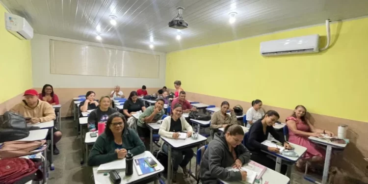 Matrículas na modalidade Educação de Jovens e Adultos estão disponíveis até dia 28 de fevereiro Matrículas na modalidade Educação de Jovens e Adultos estão disponíveis até dia 28 de fevereiro