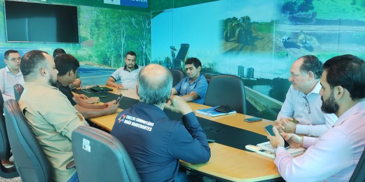 Pedro Fernandes acompanha moradores ao DER e solicita recuperação da Linha-101 em União Bandeirantes Pedro Fernandes acompanha moradores ao DER e solicita recuperação da Linha-101 em União Bandeirantes