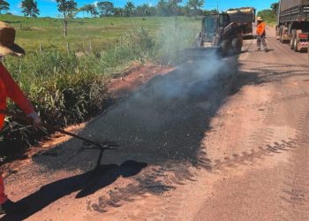 Rodovia-010 recebe 46 km de manutenção asfáltica entre Pimenta Bueno e distrito de Nova Estrela