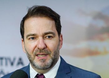 É FAKE NEWS que Alex Redano responde ação do MP sobre associação e decisão judicial inocentou deputado