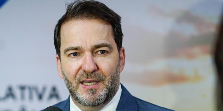 É FAKE NEWS que Alex Redano responde ação do MP sobre associação e decisão judicial inocentou deputado É FAKE NEWS que Alex Redano responde ação do MP sobre associação e decisão judicial inocentou deputado
