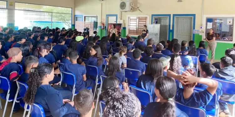Governo de RO realiza ações de educação ambiental e prevenção às queimadas em Candeias do Jamari Governo de RO realiza ações de educação ambiental e prevenção às queimadas em Candeias do Jamari