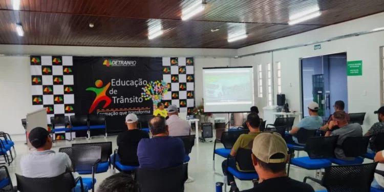 Parceria entre órgãos estaduais promove capacitação para condutores de transporte de carga indivisível