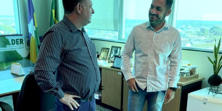 Deputado Pedro Fernandes solicita manutenção da Linha 048 que liga Castanheiras à BR-429