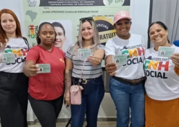 Contempladas do programa CNH Social em Ariquemes e Ji-Paraná recebem do governo de RO as novas permissões para dirigir 