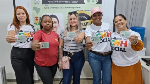 Contempladas do programa CNH Social em Ariquemes e Ji-Paraná recebem do governo de RO as novas permissões para dirigir Contempladas do programa CNH Social em Ariquemes e Ji-Paraná recebem do governo de RO as novas permissões para dirigir