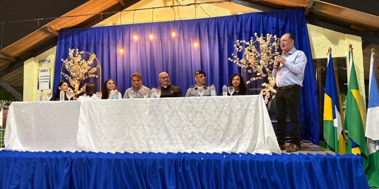 Deputado Pedro Fernandes participa de celebração dos 40 anos da Escola Estadual Cora Coralina em Ariquemes  