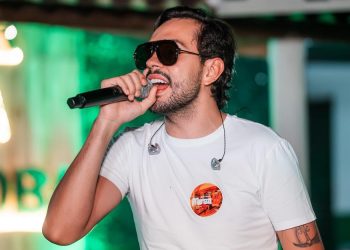 Breno Ferreira aposta em clima de bar no audiovisual “Mesa 10”, gravado em Goiás