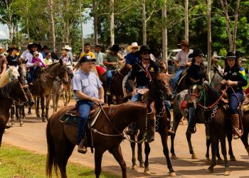 Deputado Pedro Fernandes participa da cavalgada da Exporic e destaca força da tradição e cultura regional em Rio Crespo