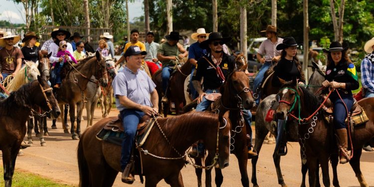 Deputado Pedro Fernandes participa da cavalgada da Exporic e destaca força da tradição e cultura regional em Rio Crespo