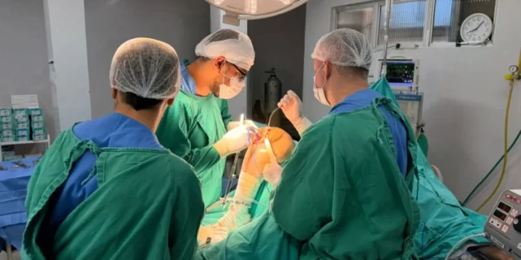 Primeira cirurgia eletiva de prótese de joelho é realizada no Hospital de Retaguarda de Rondônia Primeira cirurgia eletiva de prótese de joelho é realizada no Hospital de Retaguarda de Rondônia